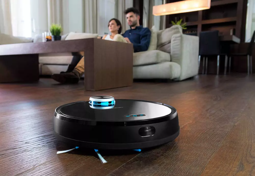 robotic vacuum cleaner self emptying